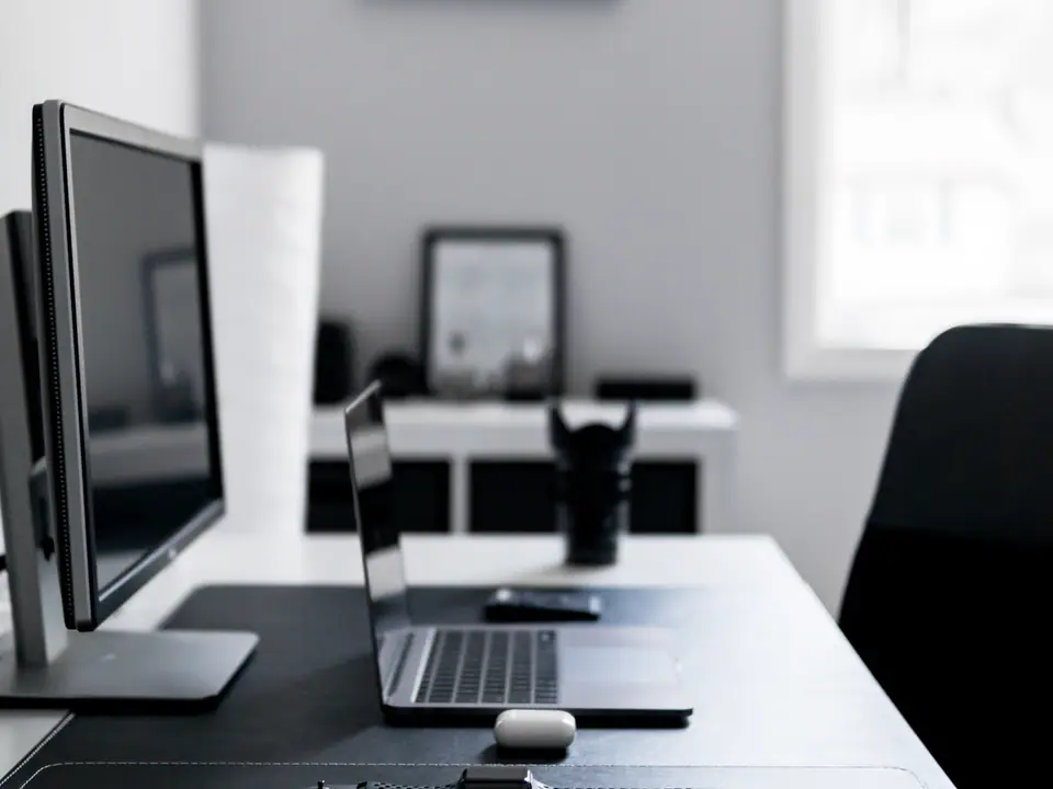Poste de travail dans un bureau