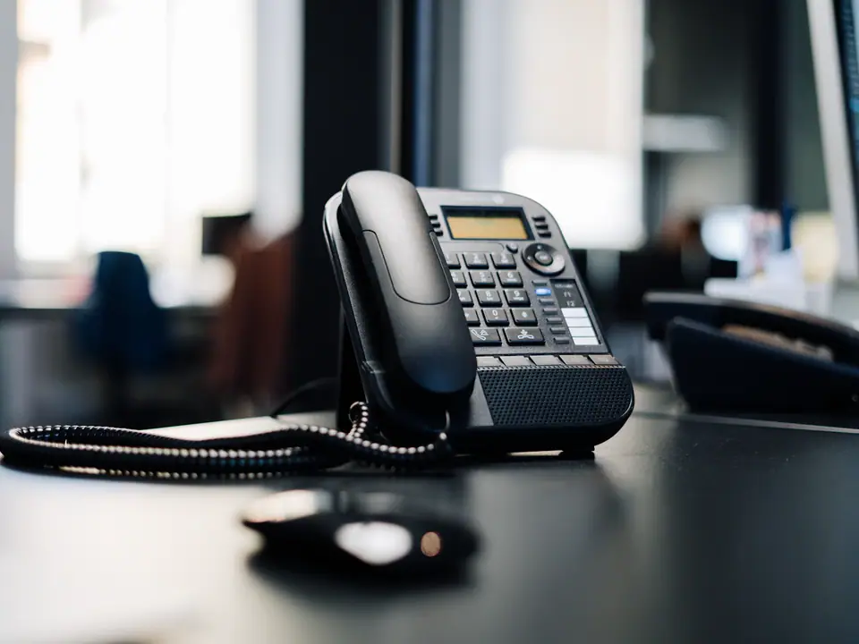 Téléphone professionnel sur un bureau